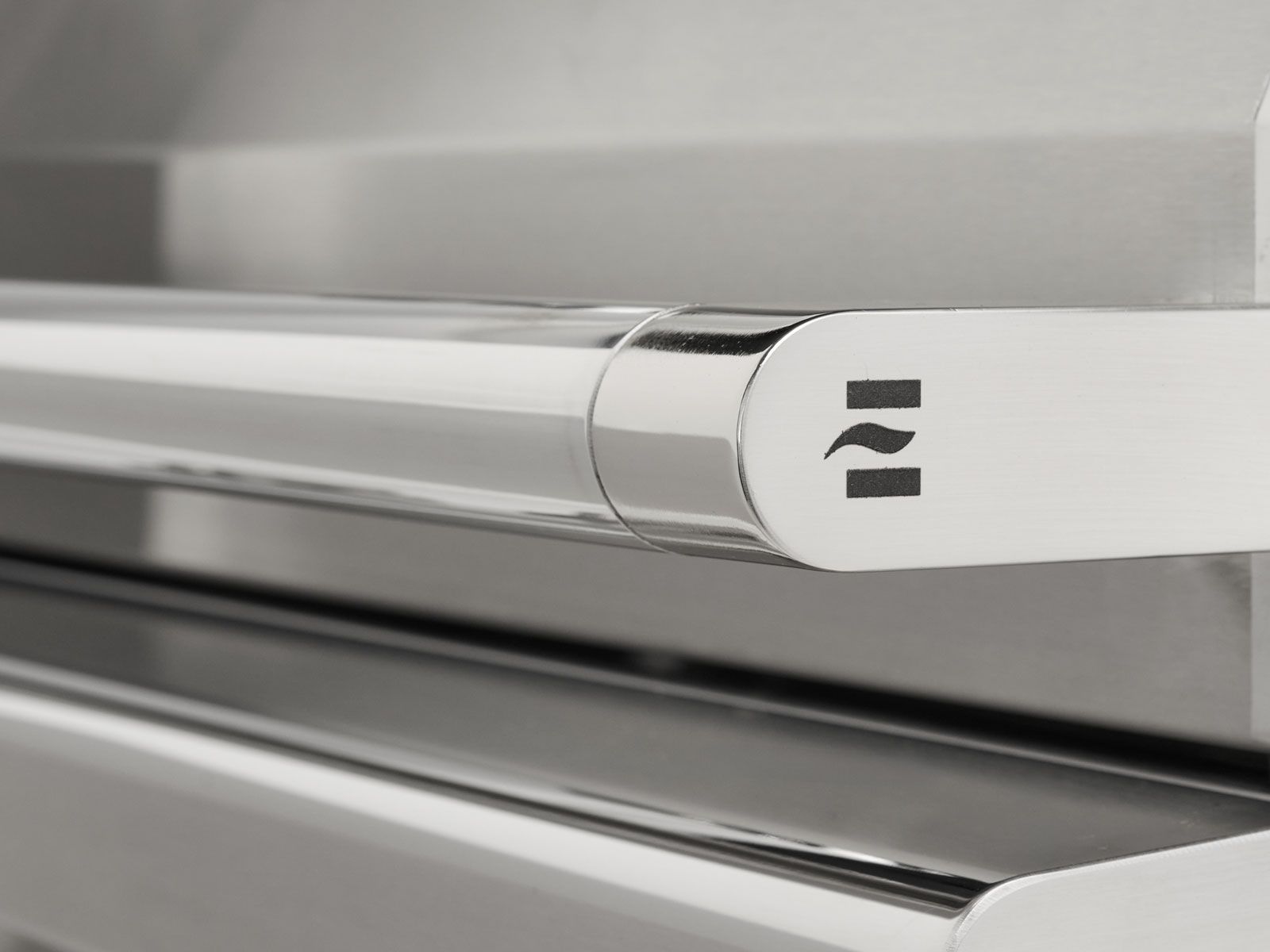 Isla de cocina exterior Haven de 1,8 m con parrilla Coyote Serie C de 76 cm, despensa seca de 78 cm y centro de basura - negro cepillado