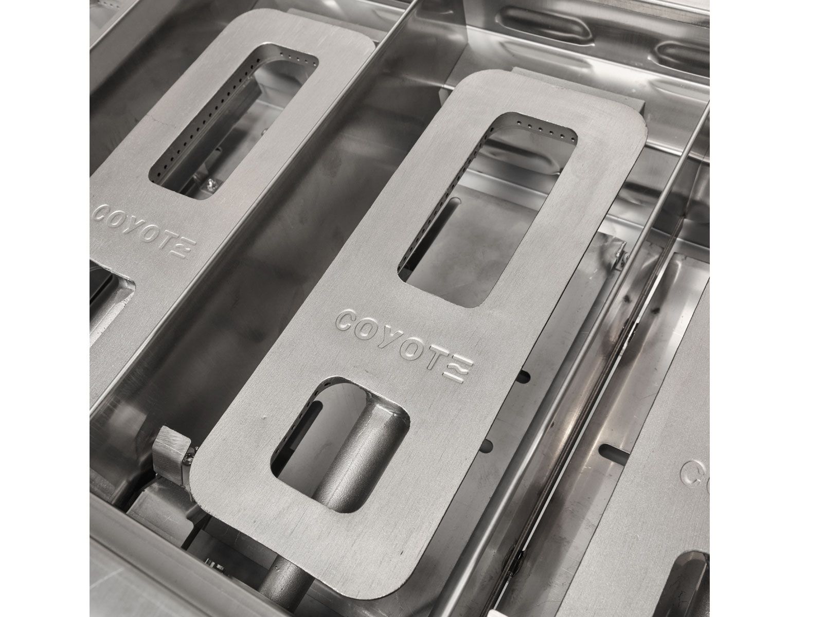 Parrilla de gas independiente Coyote CL-Series de 36 pulgadas y 4 quemadores en carrito 