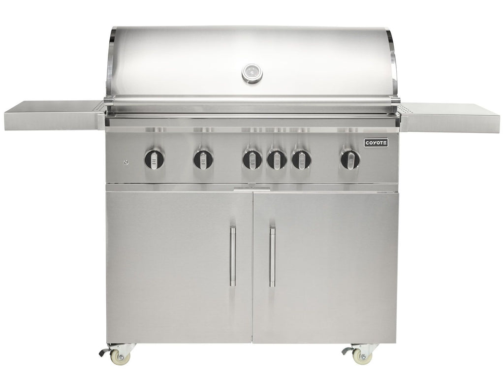Parrilla a gas independiente Coyote serie SL de 42 pulgadas y 6 quemadores sobre carrito con briquetas de cerámica, quemador para sellar, quemador trasero infrarrojo y kit de asador. 