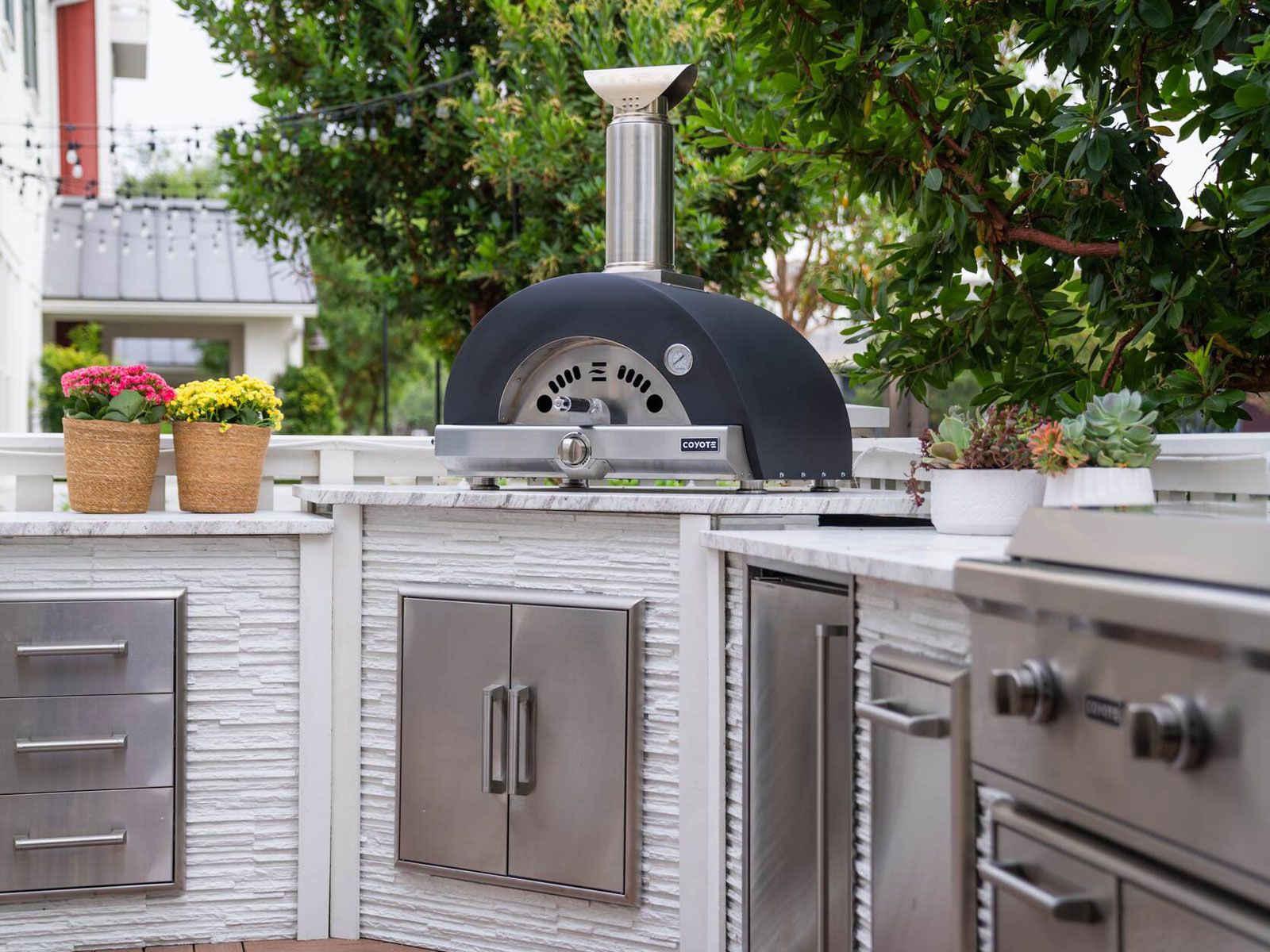 coyote 30-inch hybrid multi-fuel outdoor pizza oven - black