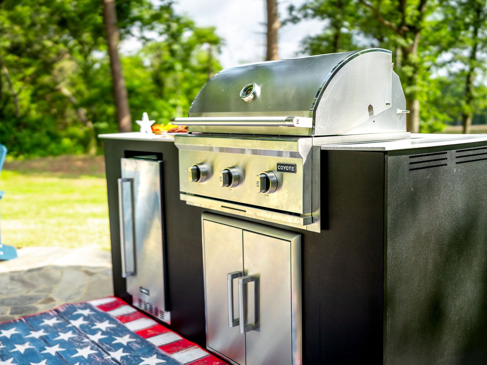 Haven 6-ft outdoor kitchen island with c-series 30-inch 3-burner built-in gas grill, refrigerator & double access doors
