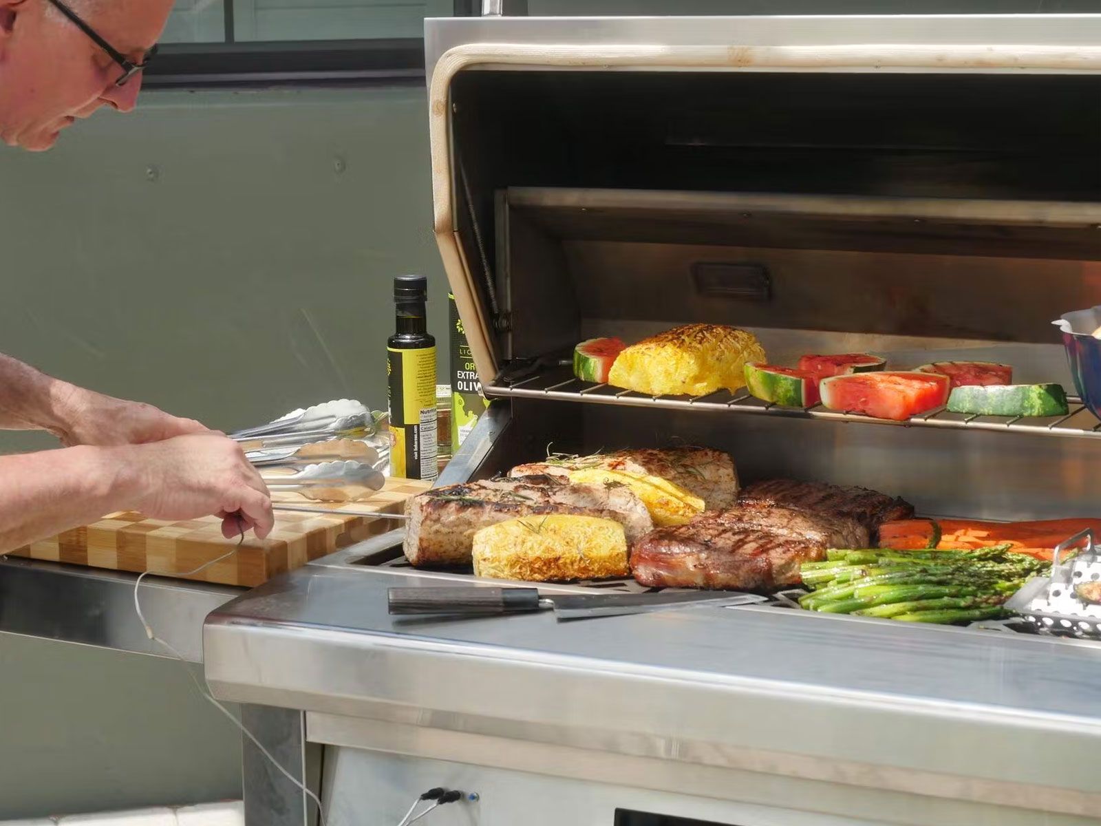 Parrilla de pellets Coyote Next-Gen de 36 pulgadas con carrito 