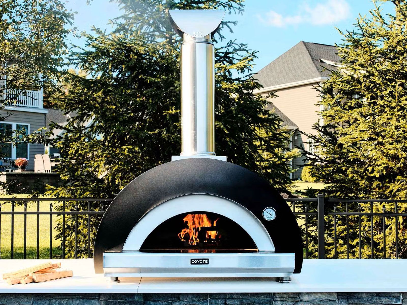 coyote 40-inch duomo wood-fired pizza oven - matte black