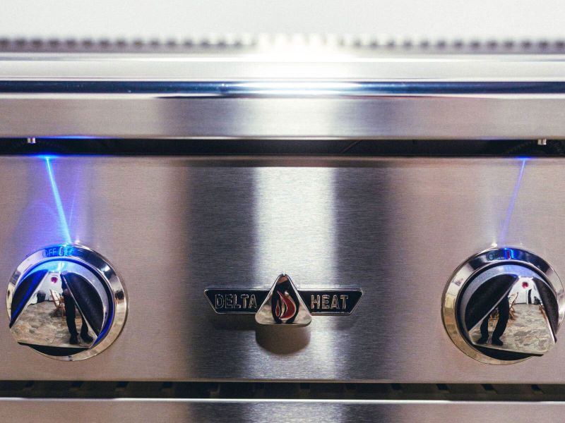 Challenger Designs 7-Ft Outdoor Kitchen Island with 32-Inch Delta Heat Gas Grill