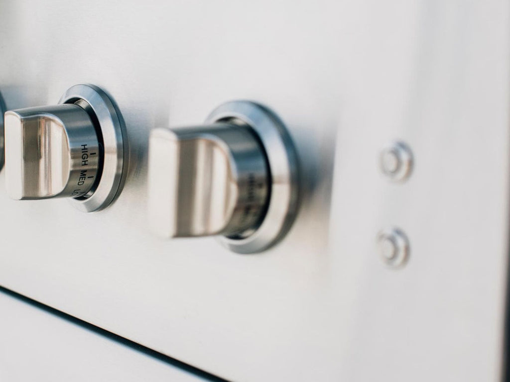 Parrilla híbrida de madera, carbón y gas Encore de 36 pulgadas, fabricada en Estados Unidos, con quemador infrarrojo y kit de asador. 