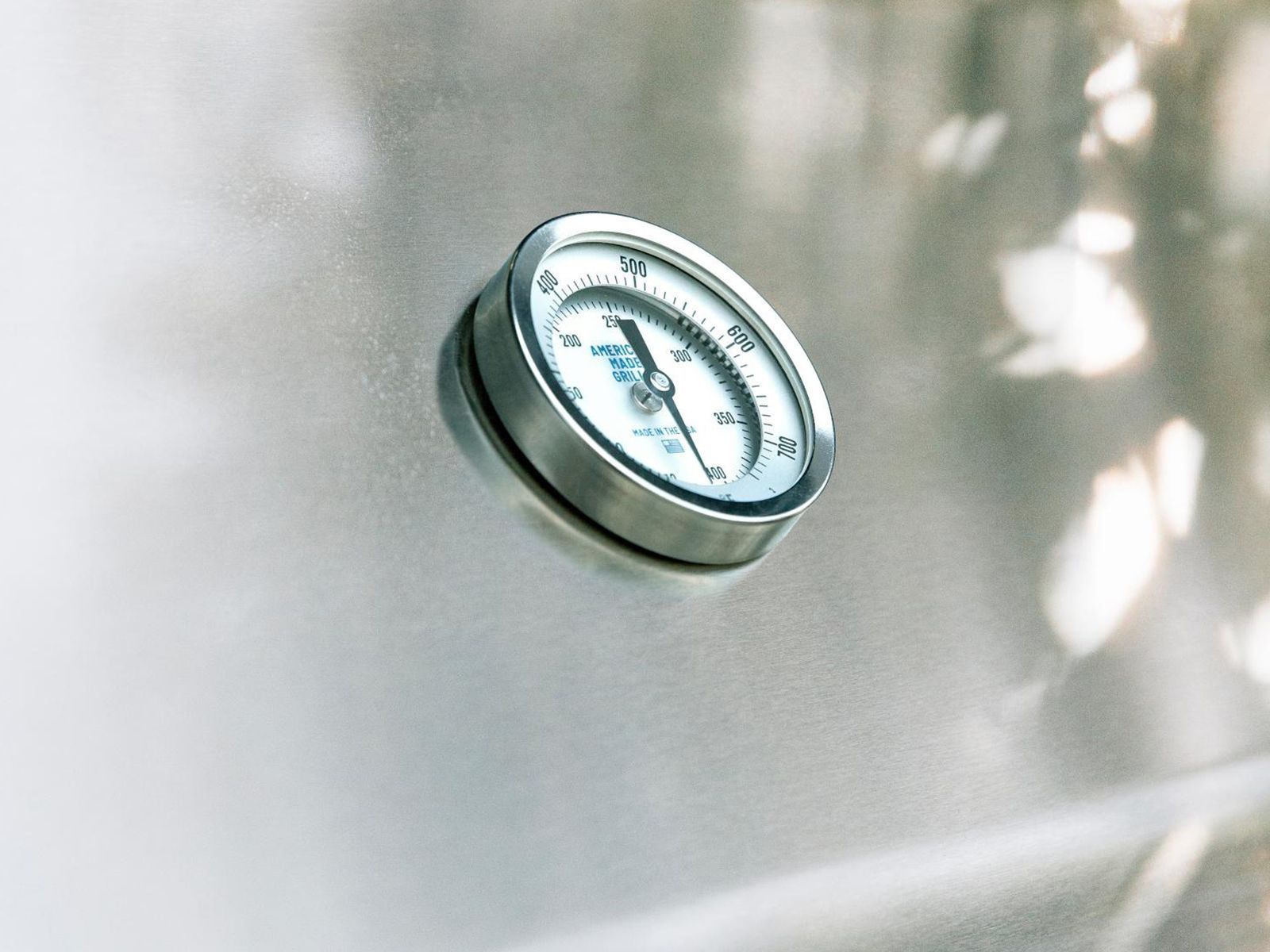 Parrilla de gas American Made Grills Estate de 36 pulgadas y 3 quemadores con quemador infrarrojo trasero y kit de asador 