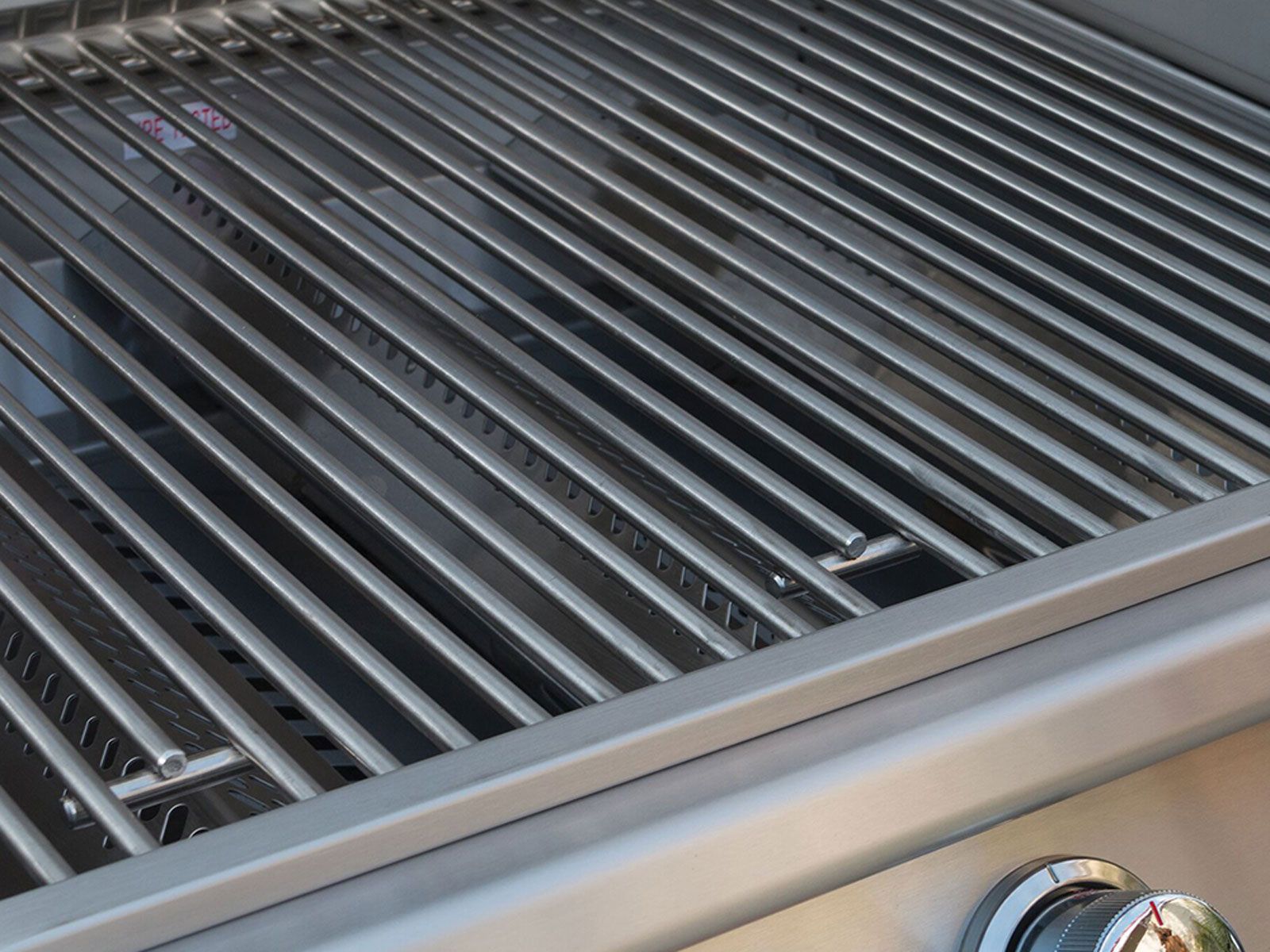 Bull Lonestar Select 30-Inch 4-Burner Built-In Gas Grill (87048/9)