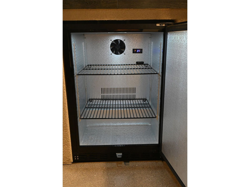 Refrigerador exterior Wildfire de acero inoxidable de 24 pulgadas y 5.3 pies cúbicos con funda de acero inoxidable negra 